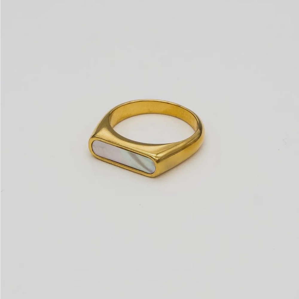 Mother of Pearl Bar Ring